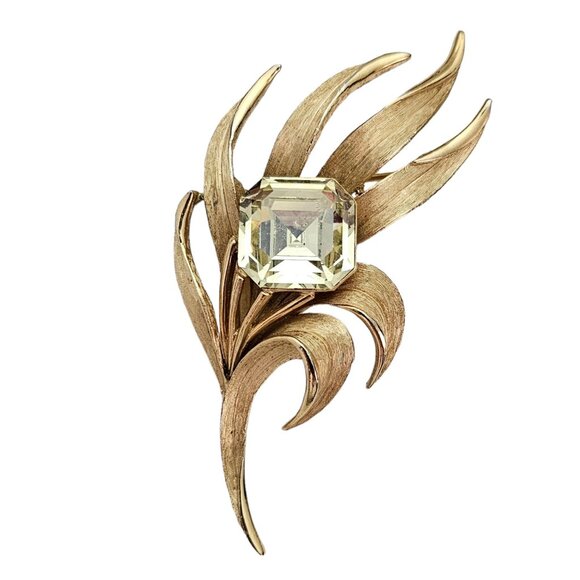 Trifari Crown Over T Gold Tone Jonquil Emerald Cut Rhinestone Brooch Signed L321 - Picture 1 of 7